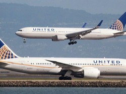 United Airlines Tak Akan Lagi Keluarkan Penumpang Demi Stafnya