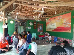 Menengok Mbah Fanani di Petilasan Syekh Dampu Awang Indramayu