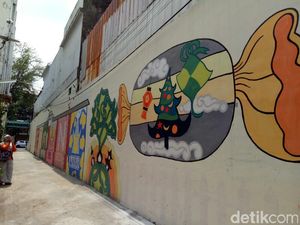 Cerita Mural Ketupat, Lampion, dan Pohon Natal di Kampung Toleransi