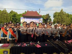 Polres OKI Terima Penyerahan 66 Pucuk Senpi Rakitan dari Warga
