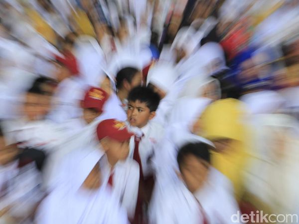 Ribuan Siswa SD dan SMP Ramaikan Rampak Buku di Bandung