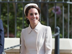 Bak Malaikat, Kate Middleton Anggun dengan Coat Putih saat Paskah