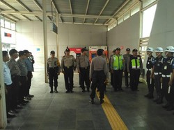 Polisi Bogor Jaga Stasiun dan Terminal Cegah Massa ke DKI