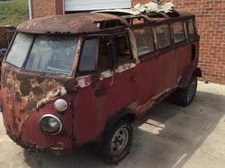 Mobil Rongsokan Jadi Rebutan di Pelelangan