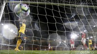 Dengan kemenangan ini, Arsenal memangkas jarak dengan zona Liga Champions. The Gunners ada di peringkat enam dengan 57 poin dari 31 pertandingan, terpaut tujuh angka dengan Manchester City yang ada di posisi empat dan sudah memainkan 32 pertandingan. Reuters/Lee Smith.