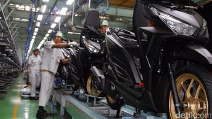 Honda Vario dengan Pelek Emas
