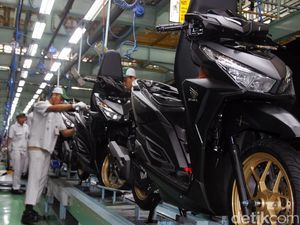 Honda Vario dengan Pelek Emas