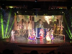 Saat dTraveler Terkesima Pertunjukan 1001 Malam di Atas Kapal Pesiar