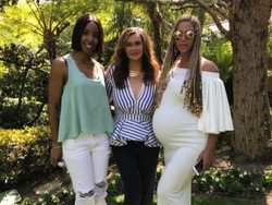 Gaya Kehamilan Beyonce yang Seksi Saat Paskah