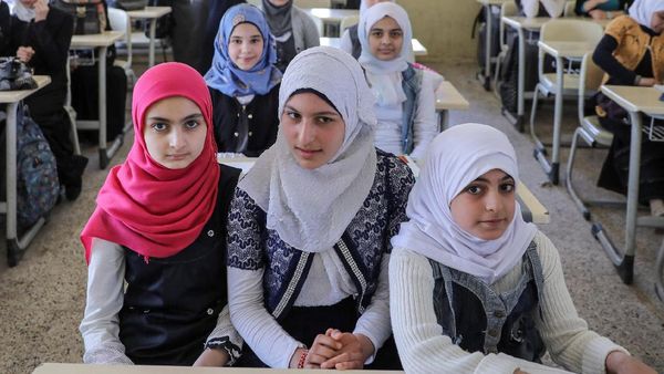 Anak-anak di Mosul Kembali Bersekolah