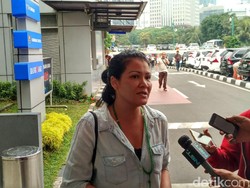 Kesedihan Melanie Subono saat Tuti Tursilawati Dieksekusi Mati