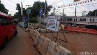 Perlintasan Kereta Api Bintaro Permai Ditutup