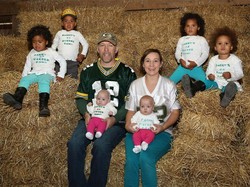 Unik, 3 Pasang Kembar Ini Lahir di Tanggal yang Sama Tapi Beda Tahun