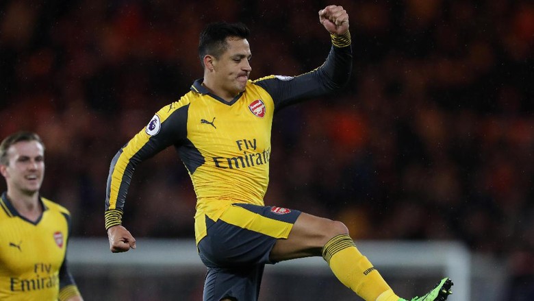 Alexis Sanchez Dekati Rekor Adebayor di Arsenal Alexis Sanchez Dekati Rekor Adebayor di Arsenal