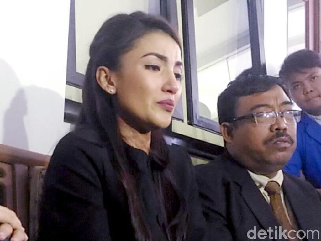Tangis Tsania Marwa Saat Rindu Buah Hatinya Tangis Tsania Marwa Saat Rindu Buah Hatinya