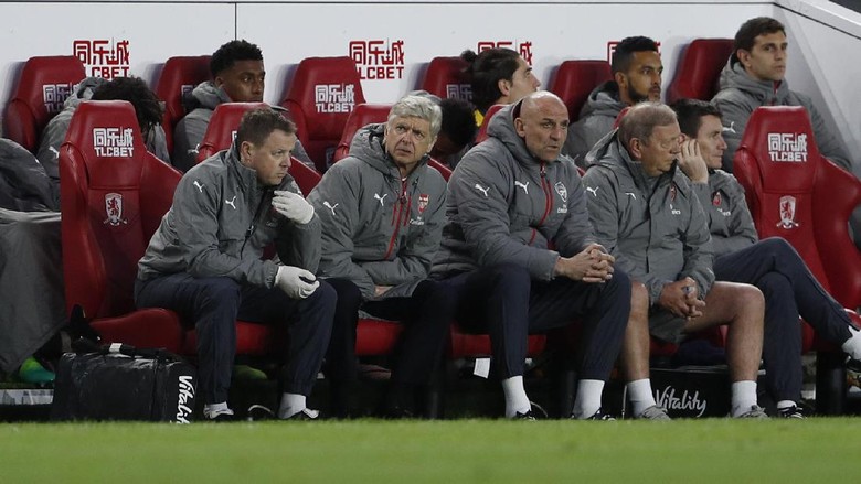 Arsenal Pakai Formasi Tiga Bek, Ini Penjelasan Wenger Arsenal Pakai Formasi Tiga Bek, Ini Penjelasan Wenger