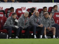 Arsenal Pakai Formasi Tiga Bek, Ini Penjelasan Wenger