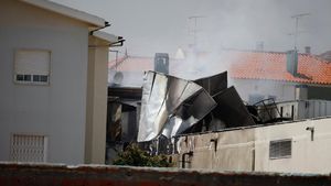 Pesawat Ringan Tabrak Gudang di Portugal, 5 Orang Tewas