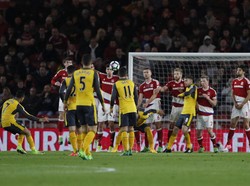 Tendangan Bebas Sanchez Bawa Arsenal Ungguli Middlesbrough