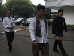 Gaya Menteri dan Pimpinan Lembaga Tinggi Berpakaian Adat ke Istana