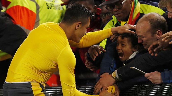 Ekspresi Alexis Sanchez Ini Akan Bikin Fans Arsenal Senang