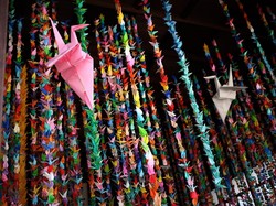 Vending Machine Unik, Bukan Minuman tapi Origami