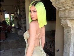 Foto: Selebriti yang Tampil Super Seksi di Coachella