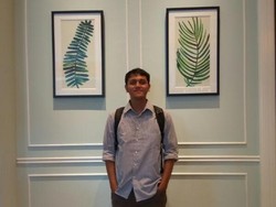 Shiromdhona Belajar Menggambar Ketika Tangan Tengah Diinfus