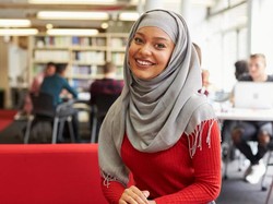 4 Kesalahan Hijabers Saat Bekerja yang Membuat Rambut Rusak