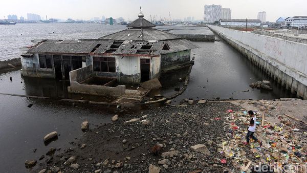 Tergerus Ombak Penjaringan