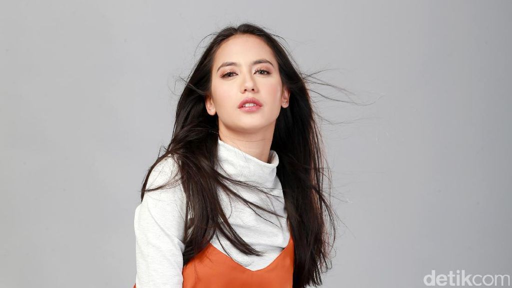 Pesona Cantik Pevita Pearce di Industri Perfilman Tanah Air Pesona Cantik Pevita Pearce di Industri Perfilman Tanah Air