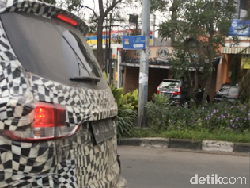 MPV Produsen China Jalan-jalan di Surabaya