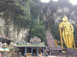 Menjelajahi Destinasi Wisata Religi Batu Caves di Malaysia