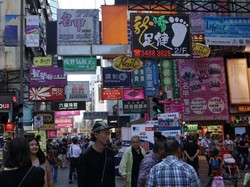 Belanja Oleh-oleh di Hong Kong, Mong Kok Tempatnya!