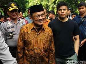 Jokowi Pantau Kondisi Kesehatan Habibie yang Dirawat di Jerman Jokowi Pantau Kondisi Kesehatan Habibie yang Dirawat di Jerman