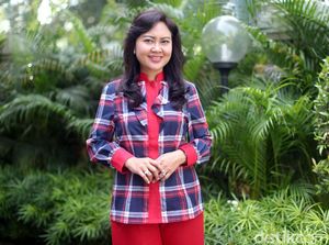 Padu Padan Stylish Baju Kotak-kotak Happy, Istri Djarot di Pilkada DKI