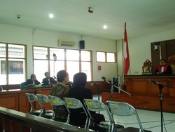Atty dan Itoc Didakwa Terima Suap Rp 3,9 Miliar