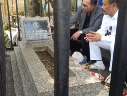 HUT PSSI, Pegiat Sepak Bola Jabar Ziarah ke Makam Soeratin