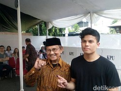 Habibie Ajak Cucu Nyoblos di Pilkada DKI Jakarta Putaran Dua