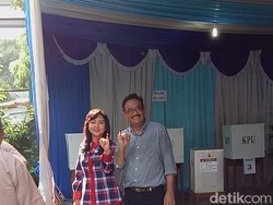 Salam 2 Jari, Djarot dan Istri Mencoblos di TPS 08