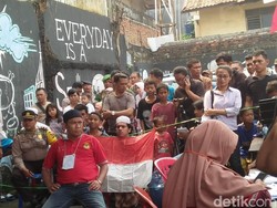 Perhitungan Suara di TPS Habib Rizieq Mulai, Warga Ramai Menonton