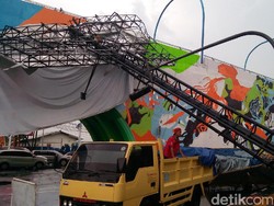 2 Reklame dan 41 Pohon Tumbang Saat Hujan Es di Bandung