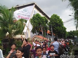 Anies-Sandi Menang, Warga Petamburan Syukuran Keliling Kampung
