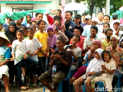 Riuh dan Haru Warga Kampung Akuarium Saat Penghitungan Suara