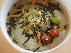 Punya Sisa Nasi? Yuk, Bikin Chazuke Buat Sarapan!