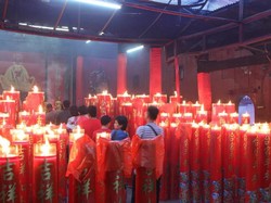 Potret Lilin Raksasa di Petak Sembilan, Jakarta