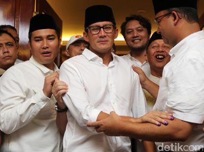Unggul Quick Count, Sandiaga Teteskan Air Mata