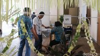 TPS Ini Meriah Berhias Janur Kuning