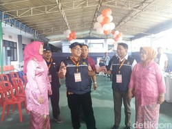 Jessica Wongso dan Anggie Nyoblos di TPS Rutan Pondok Bambu