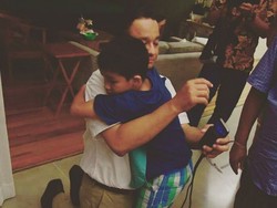 Pelukan Anies untuk Putra Bungsunya Usai Menang di Quick Count